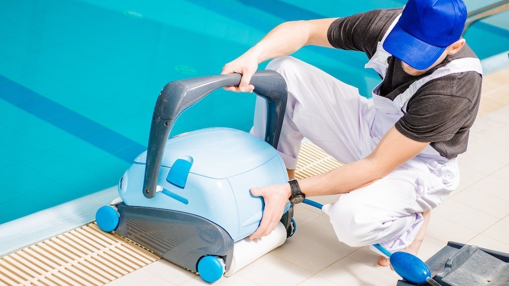 intelligent swimming pool cleaner solar