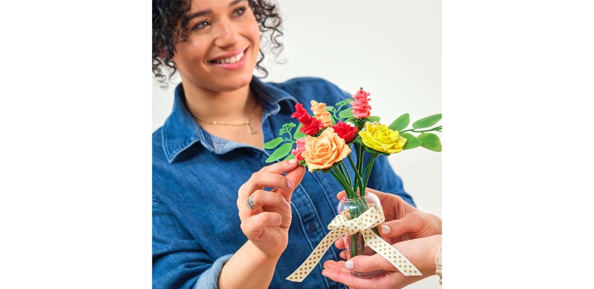 Play-Doh Blooms Rosy Petite Flower Bouquet Making Kit